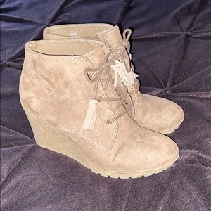 Tan wedge booties with tassels excellent condition